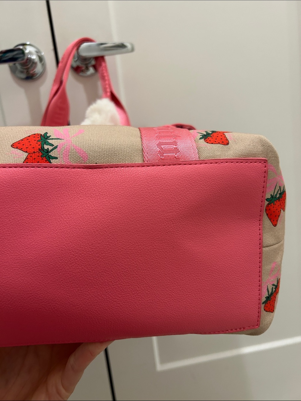 Juicy Couture Exclusive (NWT) Strawberry Festival Tote Bag - Picture 10 of 14